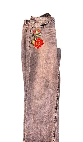 EARL JEANS Cropped raw hem floral embroidered boho medium wash distressed jeans. Size 10