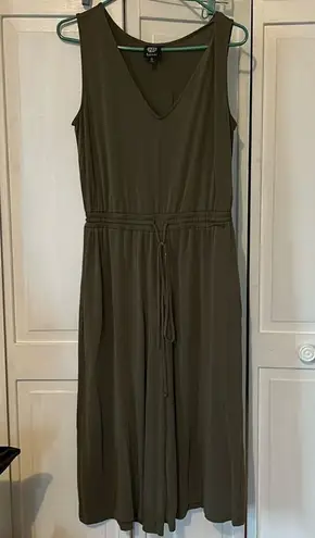 Bobeau Army green v-neck cropped jumpsuit - Size M