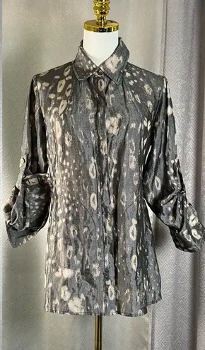 HILTON HOLLIS Gray Patterned Button