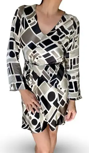 POLECI🍒SZ 4🍒100% SILK BLACK AND WHITE PRINTED WRAP DRESS TASSELED WAIST TIE