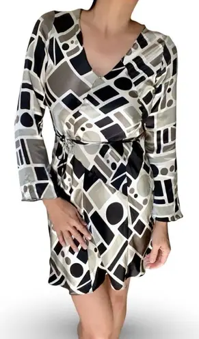 POLECI🍒SZ 4🍒100% SILK BLACK AND WHITE PRINTED WRAP DRESS TASSELED WAIST TIE🍒