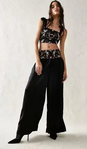 Free People  Ensemble Petra Black Satin Pant Crop Top Set Embroidered Size 2