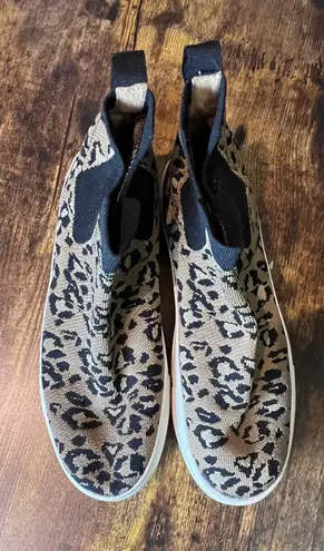 Cushionare CUSHIONAIRE | ladies Ruby pull on fashion sneakers. Size: 7M