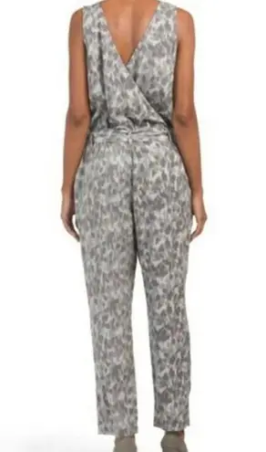 Anthropologie  Cloth & Stone Womens Romper M Gray Leopard Print Jumpsuit Surplice - Image 2