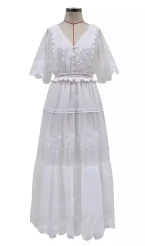 Boutique NEW White Lace V-neck Semi-Sheer Short Sleeve Maxi Dress - Image 3