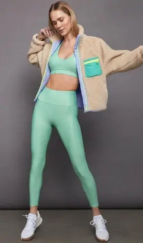 Carbon 38 Action Bra 2.0 in Takara Shine & High Rise 7/8 Leggings in Wasabi S