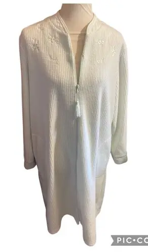 Miss Elaine Petites Quilted 90’s Vintage Zip Robe