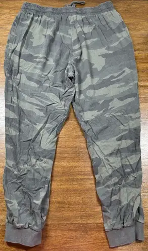 Splendid  Camo Joggers Rayon Sweatpants Pockets Women’s Size L