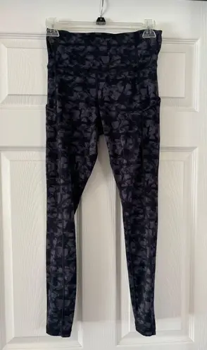 CRZ Yoga Woman’s Black Patterned Workout Leggings - Size Small