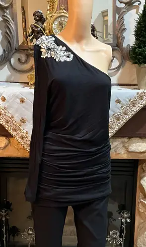 Vertigo black one shoulder sequin top