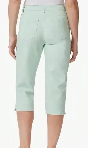 Gloria Vanderbilt Amanda Midrise green denim Capri. Size 14.