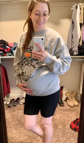 Gildan Cute Pregnant Skeleton Sweatshirt