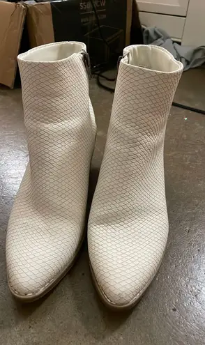 Universal Threads Boots