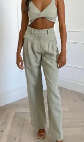 NWT Bec + Bridge Phoebe Straight Leg Trouser Style Pant in Light Khaki US 2 Green