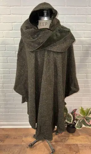 Hourihan by Jimmy Hourihan of Dublin Hooded Celtic Cape Made in Ireland Green Size undefined - Image 1