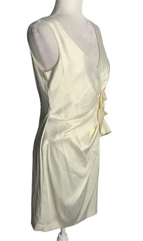 Max and Cleo Sleeveless Cocktail Dress 4 Cream V Neck Rosette Lined Zipper