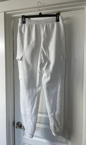 Universal Threads White sweatpants