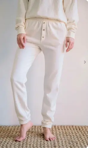 Donni white vintage fleece jogger size medium athleisure loungewear