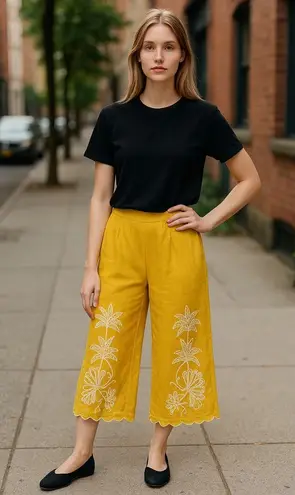 NWT Christian Siriano New York Yellow Embroidered Eyelet Wide Leg Crop Pant Size L