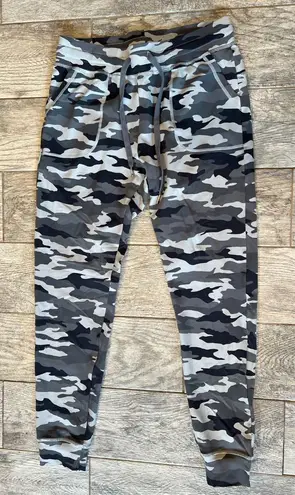 Zyia Active Sweatpants Small Track Pants Lounge Stretch Joggers Pockets Camo