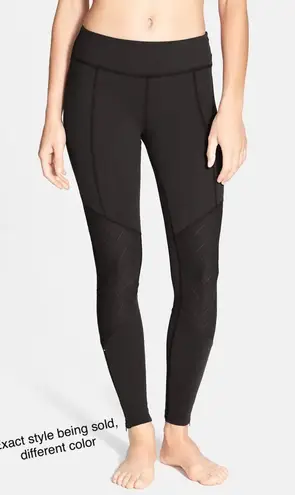 Beyond Yoga Purple quilted ankle zip leggings size S small Revolve Carbon38