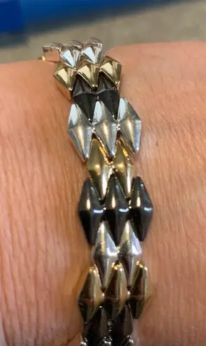 Nine West  boxes stretch bracelet