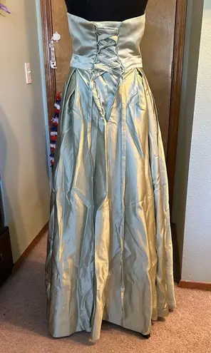 NWOT light green satin strapless pleated formal dress size S prom bridesmaid