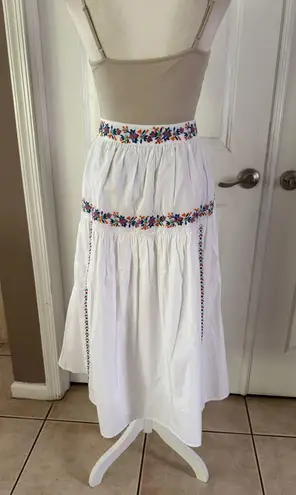 NWOT Banjanan Antonia Skirt Srinagar Embroidered White. MSRP $345. Size L White Size L