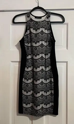 Solemio #130 LOS ANGELES BLACK AND WHITE LACE DRESS LARGE