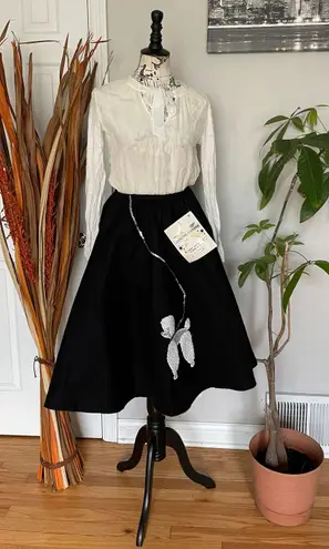 NWT Distinctive Costumes Felt Poodle🐩Full Winter Skirt Dog print Circle Skater sequin Tailored Black