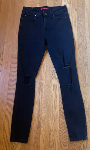 Guess Distressed knee Skinny Jeans size 27