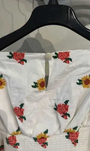 Farm Rio NWOT Embroidered Flowers Crop Top Size medium
