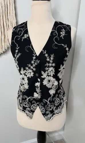 Women's Vintage Black White Satin Embroidered Button