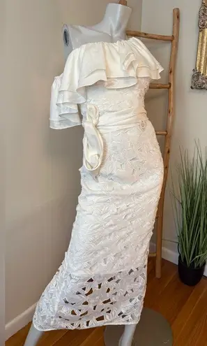 Chi Chi London Ruffled Off Shoulder Crochet Porsha White Maxi Dress 6 NWT