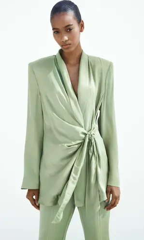 ZARA NWT  GREEN KNOTTED SATIN EFFECT BLAZER 7668/527. Size large.