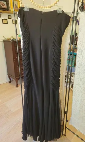 Badgley Mischka Rent the runway sz 12 black curves for days gown mesh strapless
