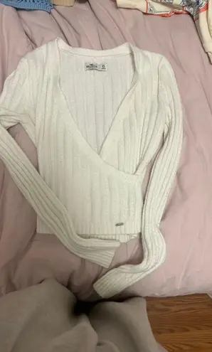 Hollister holster cream sweater - Image 1