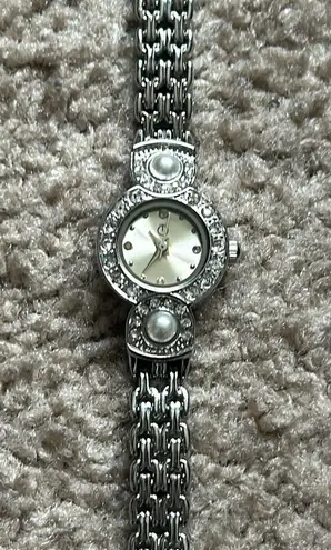 Women’s vintage silver stainless steel diamond/pearl bracelet watch one size