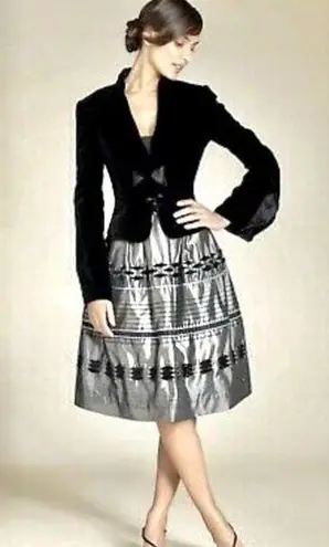 Carmen Marc Valvo black velvet ruffled silk blend fitted jacket size 6