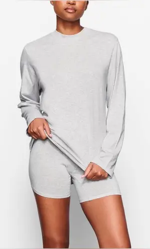 SKIMS  Boyfriend long sleeve T-shirt in heather gray.  Size Medium. NWT