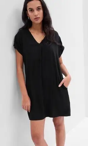 Gap  V-Neck dress with side pockets