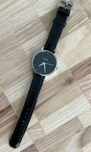 Nixon Watch Movin’ Out The Kensington Black Dial and Leather Strap