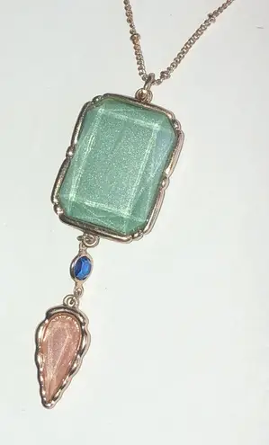 Elegant Gold Tone Green and Peach Shimmer Boho Pendant Necklace