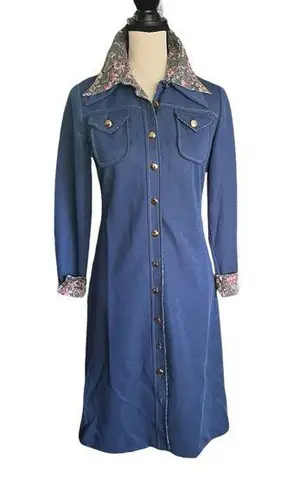 VTG 1970’s Denim Look Button Dress With floral overlay on collar and cuffs. Blue Size undefined