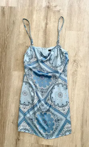 Forever 21 blue paisley print silky dress size M.