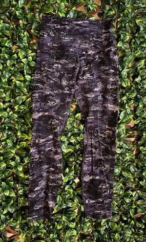 Lululemon  Speed Up Tight *Full-On Luxtreme 28" size 4  - Image 3