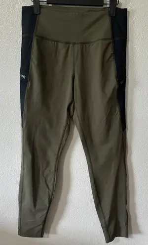 Sherpa Adventure Gear Leggings Hiking Running Athleisure Olive Green Medium