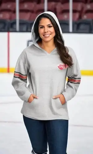 NWT NHL Detroit Red Wings Women's Medium Gray V