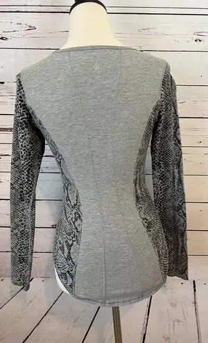 Lululemon  Between the Lines Long Sleeve Tee Shirt Pullover Gray T-Shirt 4 Womens