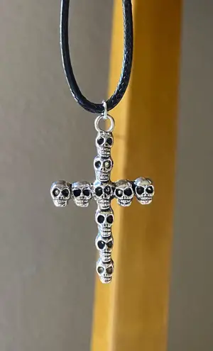 Handmade skull cross goth rock grunge style unique necklace✝️